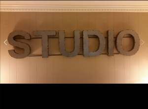 10 STUDIO SIGN