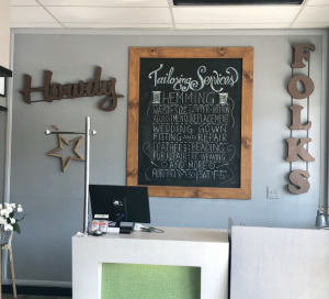 Howdy folks sign use